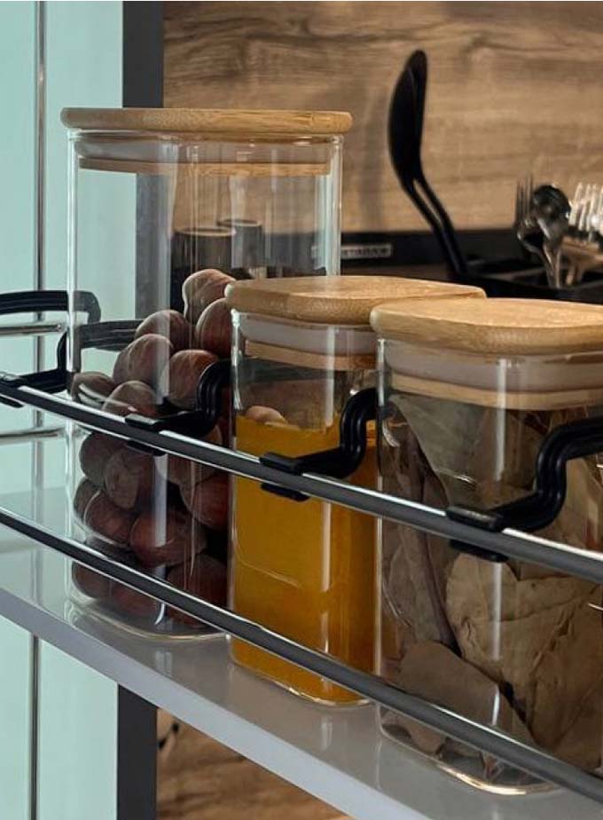 Организация зон хранения на кухне: аксессуары и мебельное наполнение